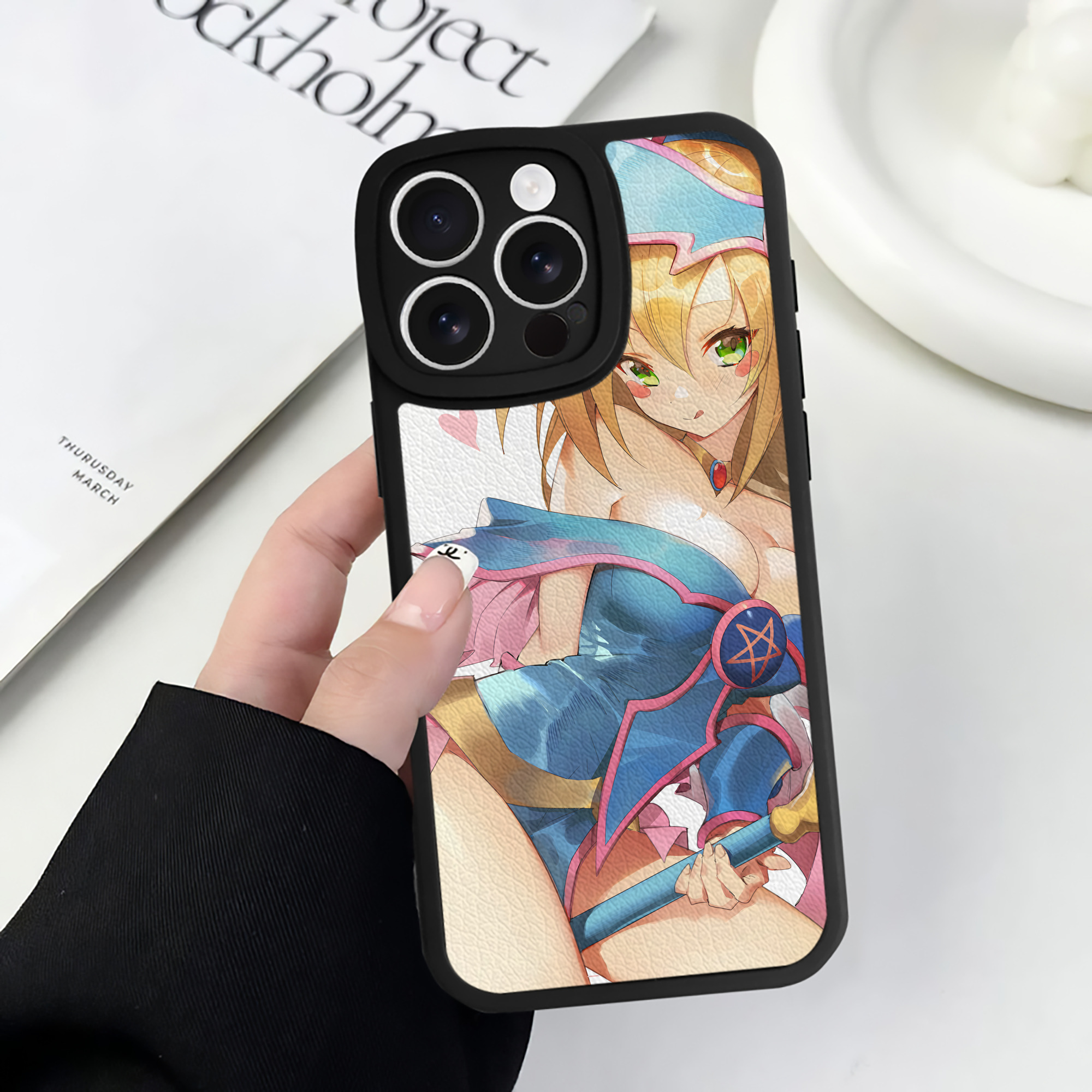 （画像用） 遊☆戯☆王 Yu-Gi-Oh! 【iPhone 16シリーズ対応】シリコンスマホケース（レザー調） 材質：シリコン